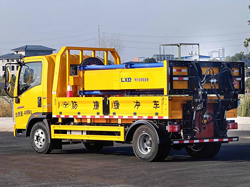 重汽蓝牌100K-虹宇牌HYS5040TFZZ6型防撞缓冲车